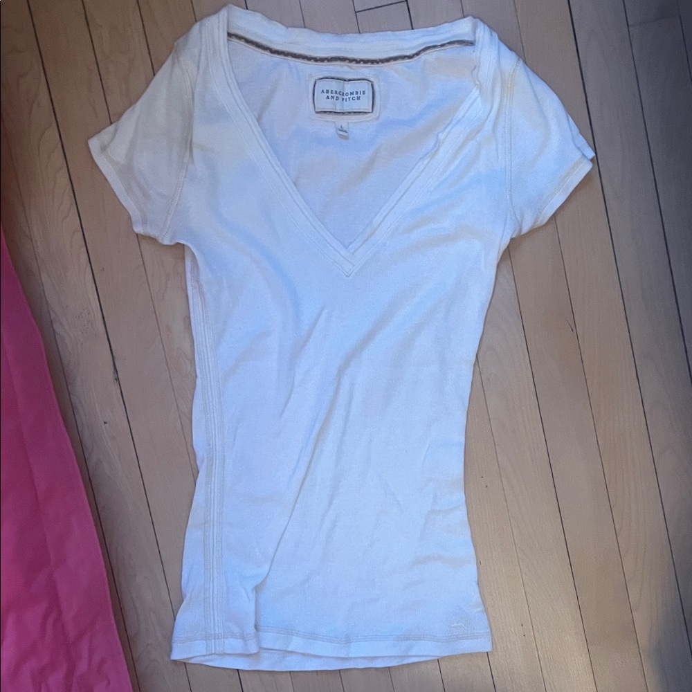 SOLD-Abercrombie & Fitch White V-Neck Short Sleeve Tee